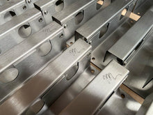 Cargar imagen en el visor de la galería, Bases de Acero Inoxidable para Botellas Dispensadoras