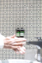 Cargar imagen en el visor de la galería, Bases de Acero Inoxidable para Botellas Dispensadoras