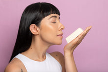 Cargar imagen en el visor de la galería, Jabón Skin Face - El secreto del skincare coreano - Ácido hialurónico y Polvo de Arroz - 120gr